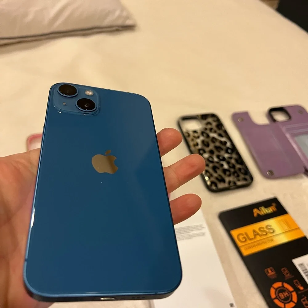 Apple iPhone 13 unlocked ,128 GB blue 89% battery health and free cases